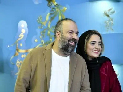 بوسه جنجالی علی اوجی به دستان همسرش وایرال شد