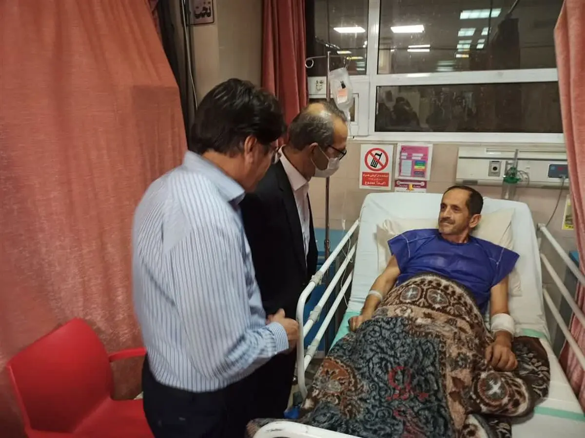 عیادت رئیس دانشگاه علوم پزشکی شیراز از مجروحان حمله تروریستی