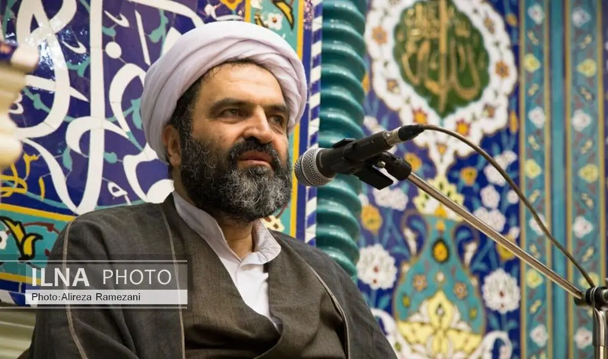 قدم نهادن در راه امام حسین (ع) به معنای گذشت از جان در برابر منکرهای بزرگ است