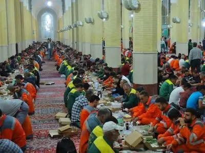 مراسم افطاری پاکبانان و سبزبانان در مصلای کرج برگزار شد