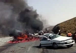 آتش سوزی در برخورد ۲ دستگاه خودرو در الیگودرز – خرم آباد / دو نفر فوت شدند