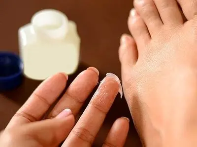 چطور از وازلین برای مراقبت از پوست استفاده کنیم؟