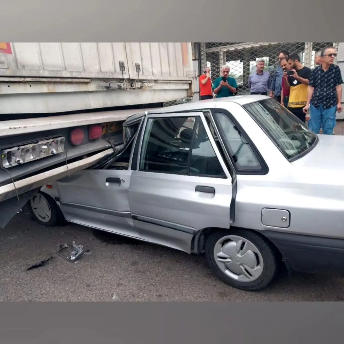 حادثه تصادف پراید با کامیون در رشت