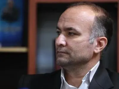 براتی: منصوبان عزیزی خادم هنوز در فدراسیون کار می‌کنند