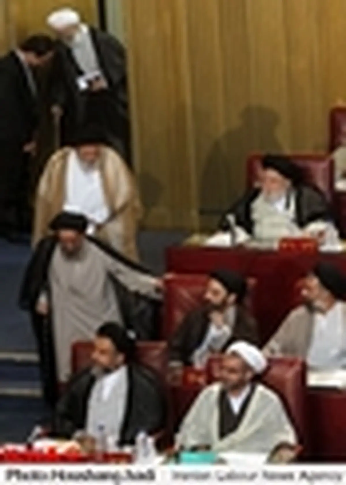 رییس‌جمهور اجازه ندهد برخی وزرا به بهانه اعتدال از مسیر اعتدال خارج شوند