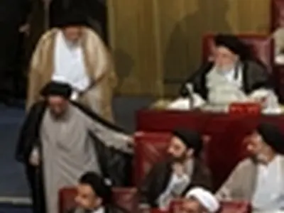 رییس‌جمهور اجازه ندهد برخی وزرا به بهانه اعتدال از مسیر اعتدال خارج شوند