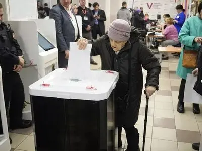 Russians to cast ballots on last day of presidential election