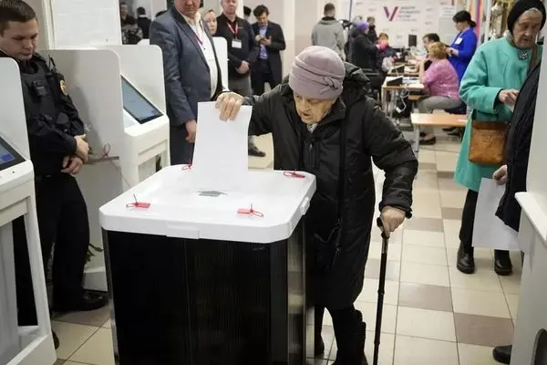 Russians to cast ballots on last day of presidential election