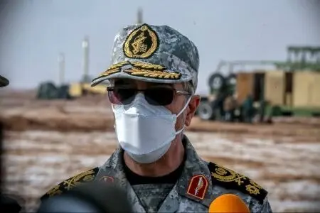 نیروی دریایی ارتش پیامآور صلح برای همسایگان ورعب برای دشمنان است
