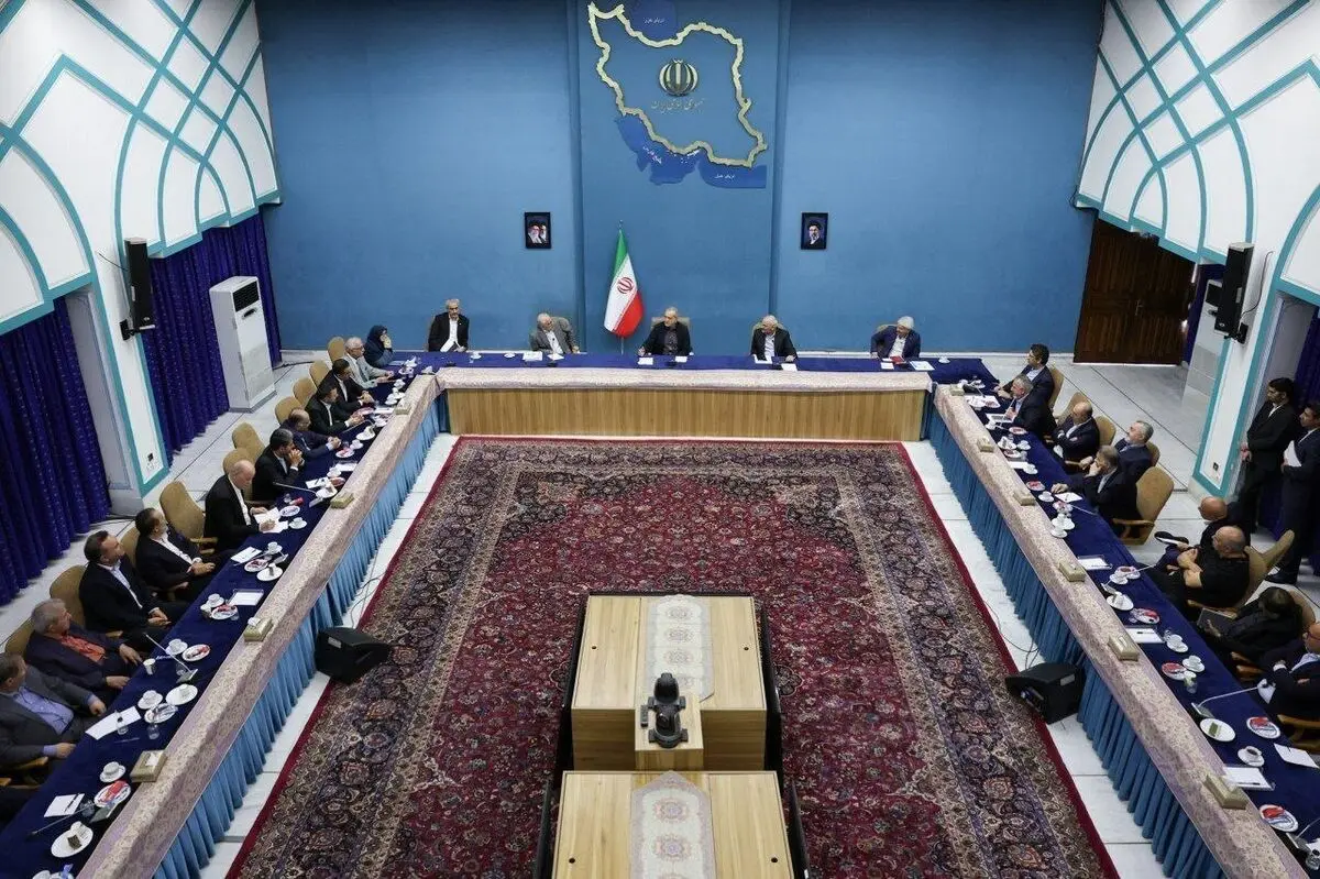 عبور از مشکلات اقتصادی نیازمند همراهی و نقش‌آفرینی کارآفرینان است/ موانع فعالیت کسب‌وکارها و تولیدکنندگان را برطرف می‌کنیم