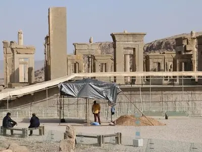 کشف صدها قطعه سنگ دارای نقش برجسته در کاخ تچر