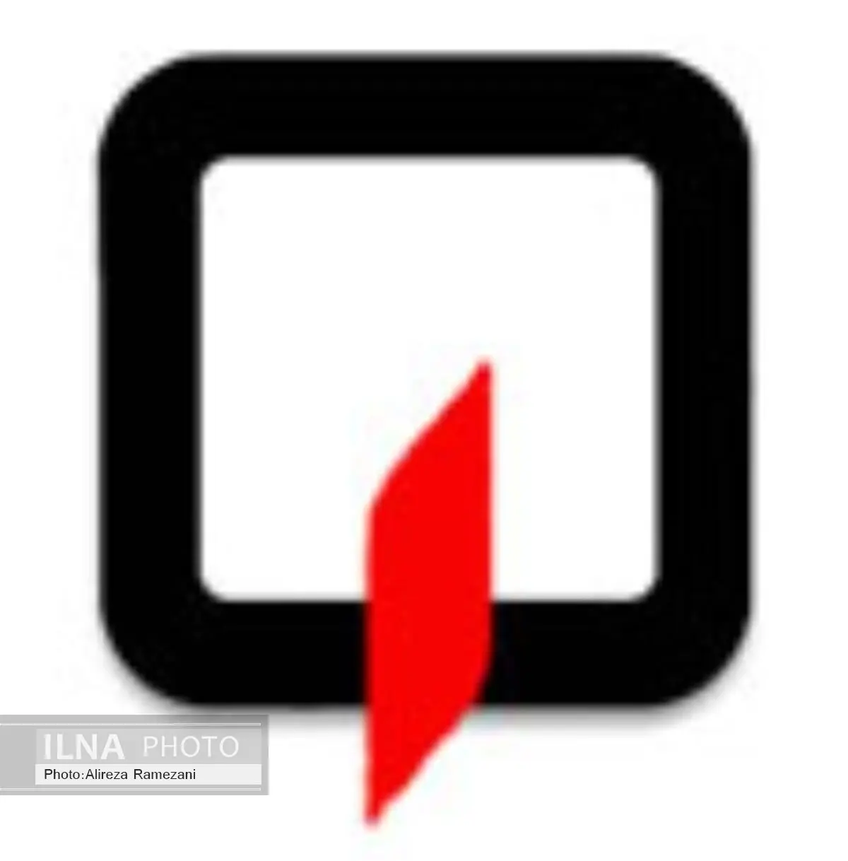 واژگونی نیسان حامل بار شیشه در بزرگراه هاشمی