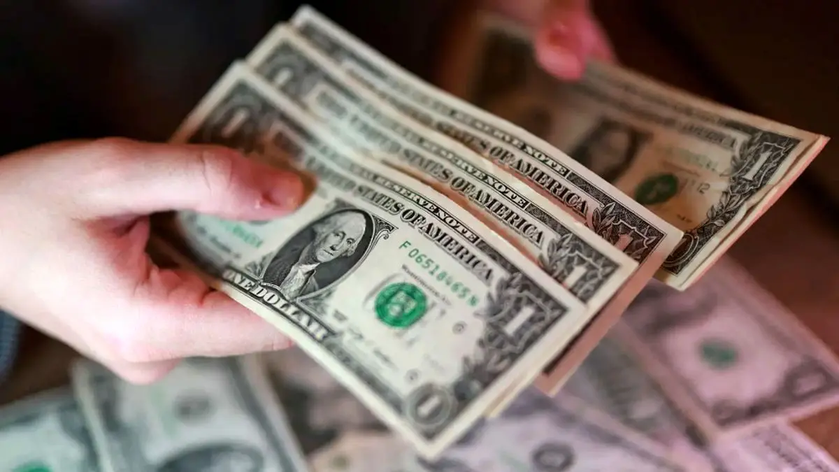 نیویورک‌تایمز: آمریکا انتقال دلار به عراق را پس از چند ماه از سر گرفت