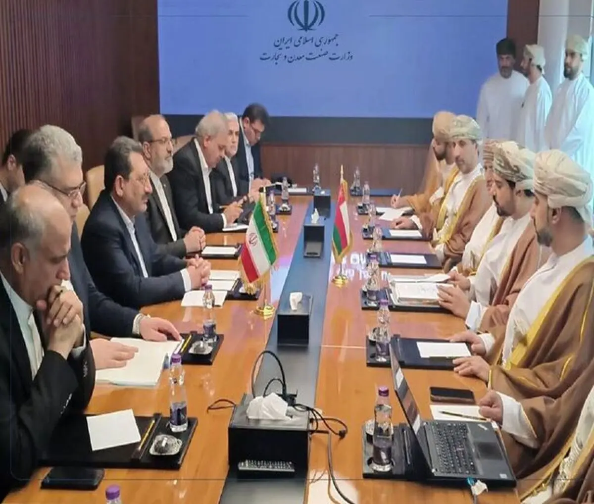 جزئیات نشست مشترک وزیر صمت با مقامات عمانی 

