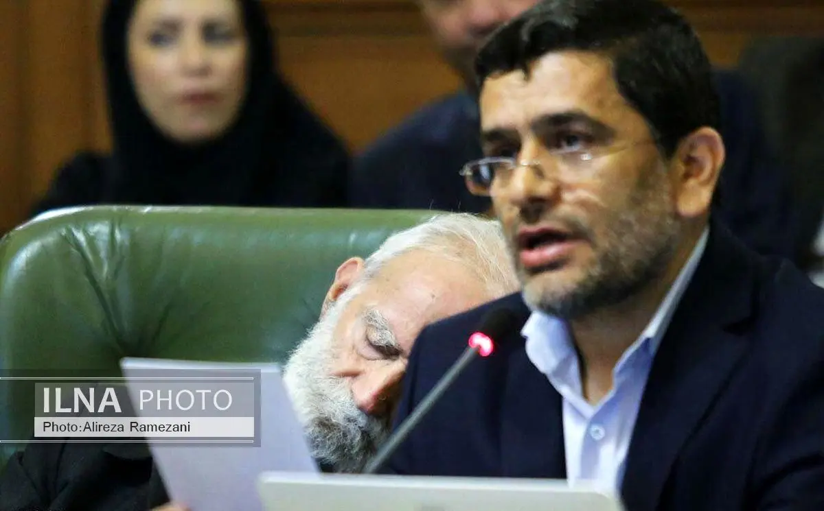 عکس:خواب عضو سالخورده شورای شهر تهران در جلسه رسمی 