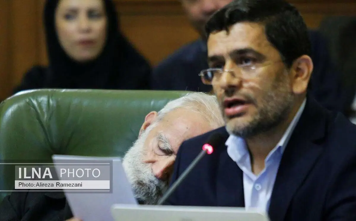 عکس:خواب عضو سالخورده شورای شهر تهران در جلسه رسمی 