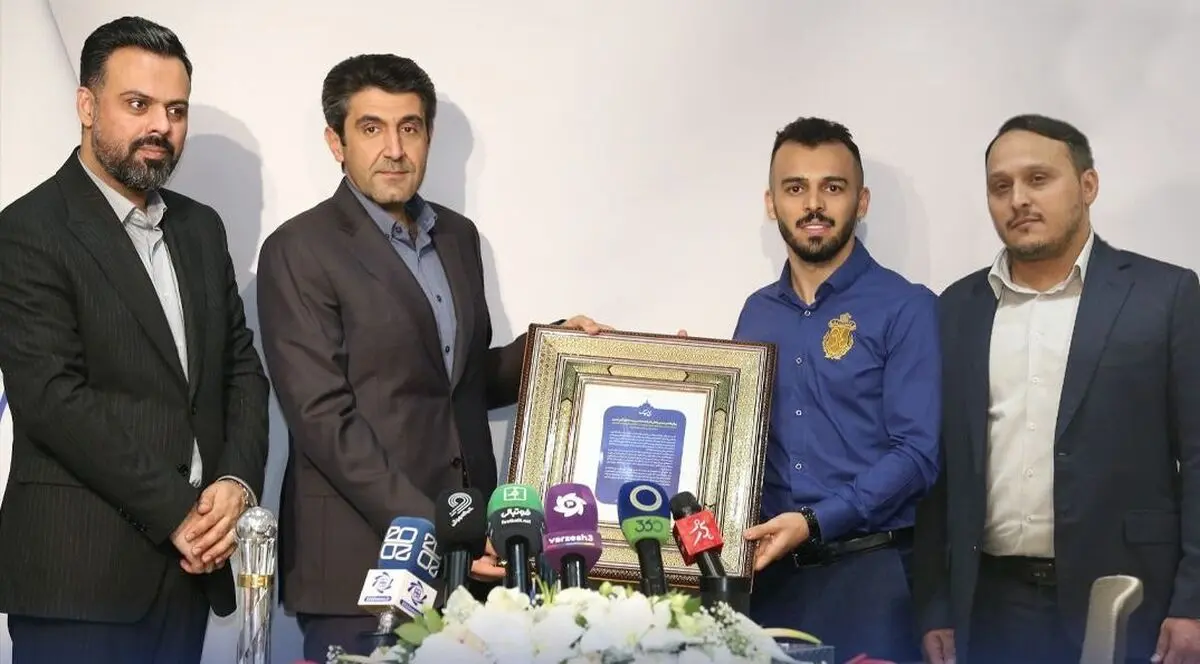 تقدیر از بهترین بازیکن فوتسال آسیا، توسط مدیران گهرزمین