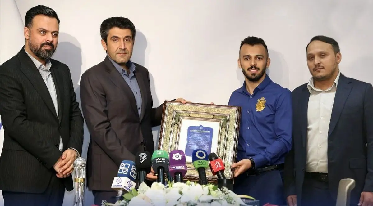 تقدیر از بهترین بازیکن فوتسال آسیا، توسط مدیران گهرزمین