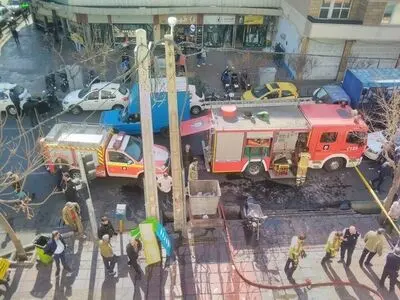 نجات ۱۳ نفر توسط آتش‌نشان‌ها در پی حریق یک ساختمان اداری