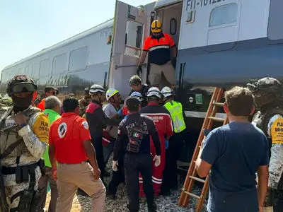 ۱۳ کشته در پی خارج شدن قطار از ریل در مکزیک