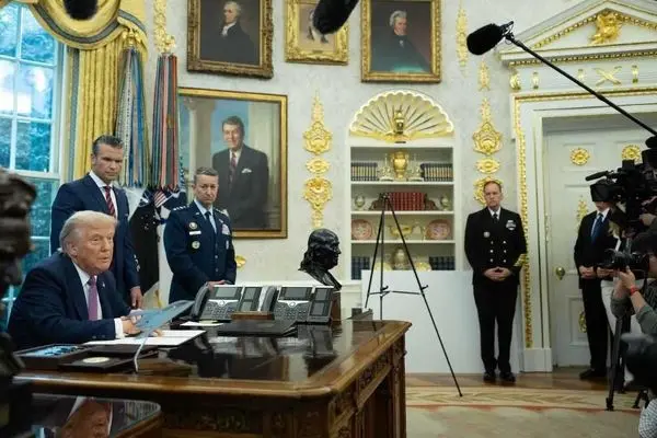 "واشنطن بوست": ترامب يدرس توجيه ضربات لفنزويلا والجيش يترقب أمر الهجوم
