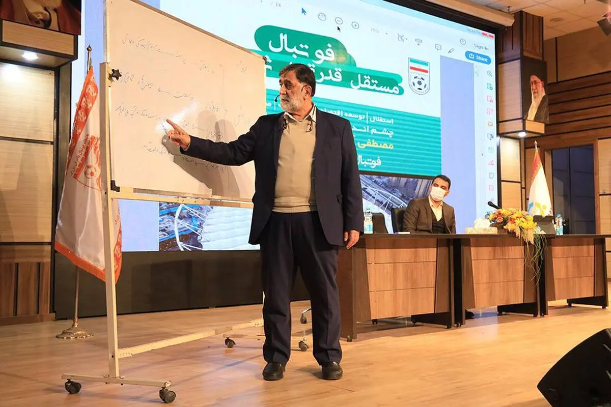 آجورلو: براى تحول در فوتبال به کار و تلاش شبانه روزى نیاز داریم / باید فوتبال را در یک اتاق شیشه اى اداره کنیم