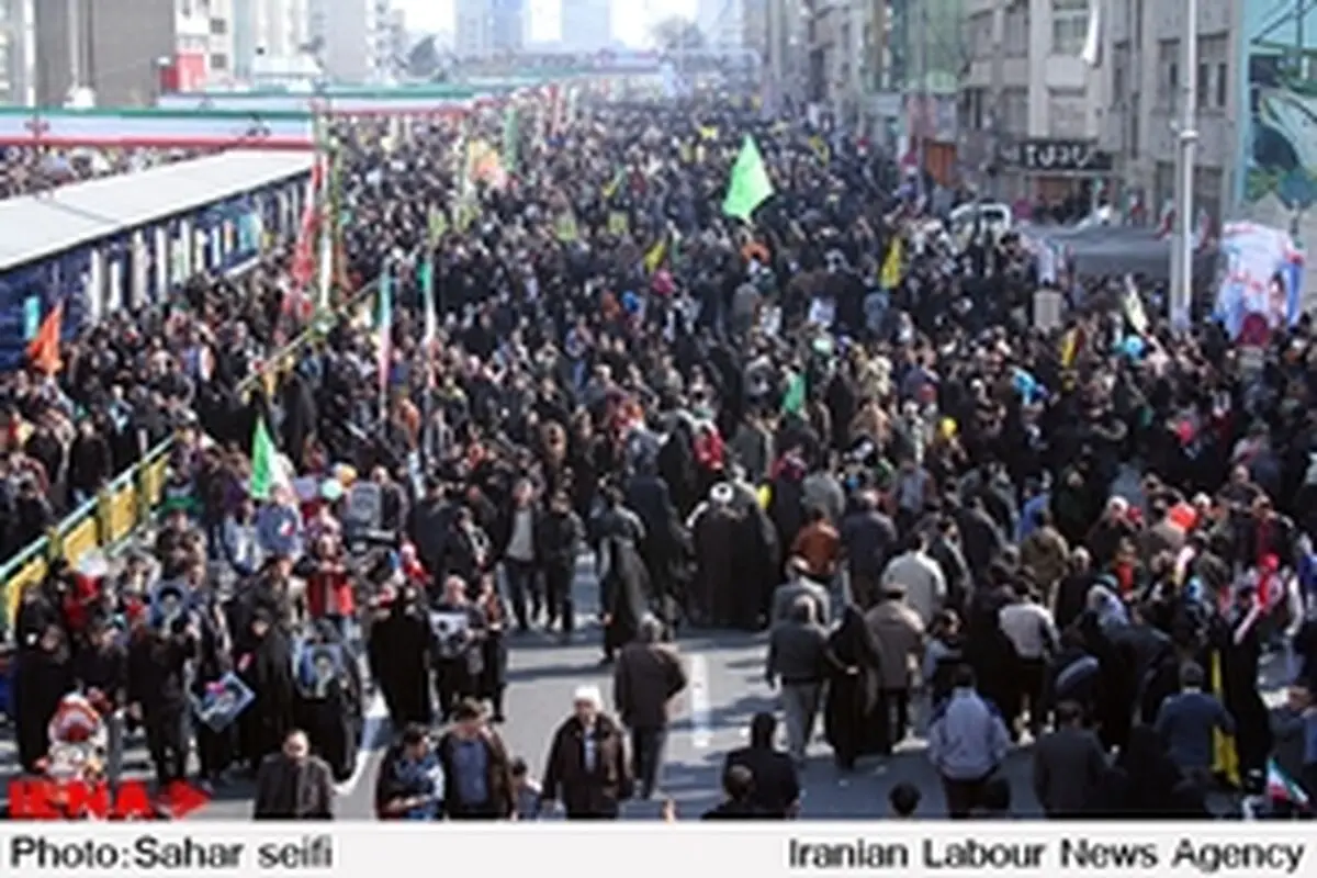 از پلاکاردهای متفاوت تا فریاد " روحانی دوستت داریم "
