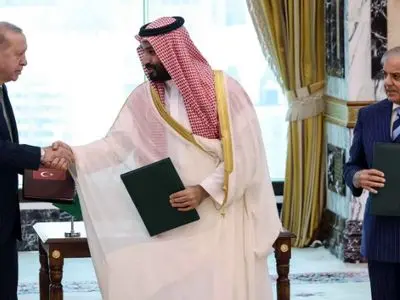 السعودية تعلن توقيع اتفاقية دفاع مشترك مع تركيا وباكستان