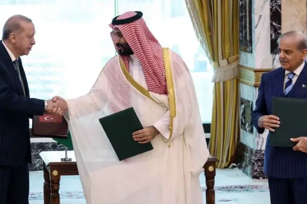 السعودية تعلن توقيع اتفاقية دفاع مشترك مع تركيا وباكستان