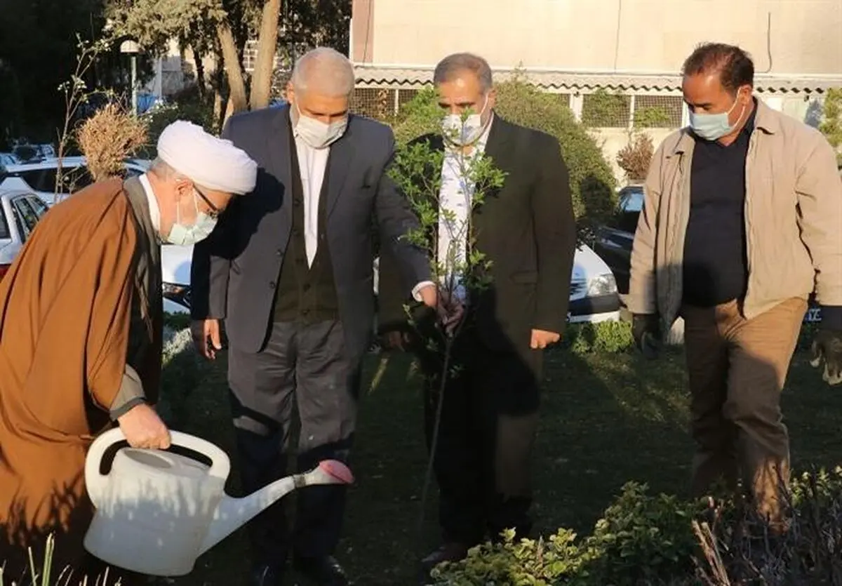 غرس دو نهال توسط رئیس سازمان قضایی نیروهای مسلح
