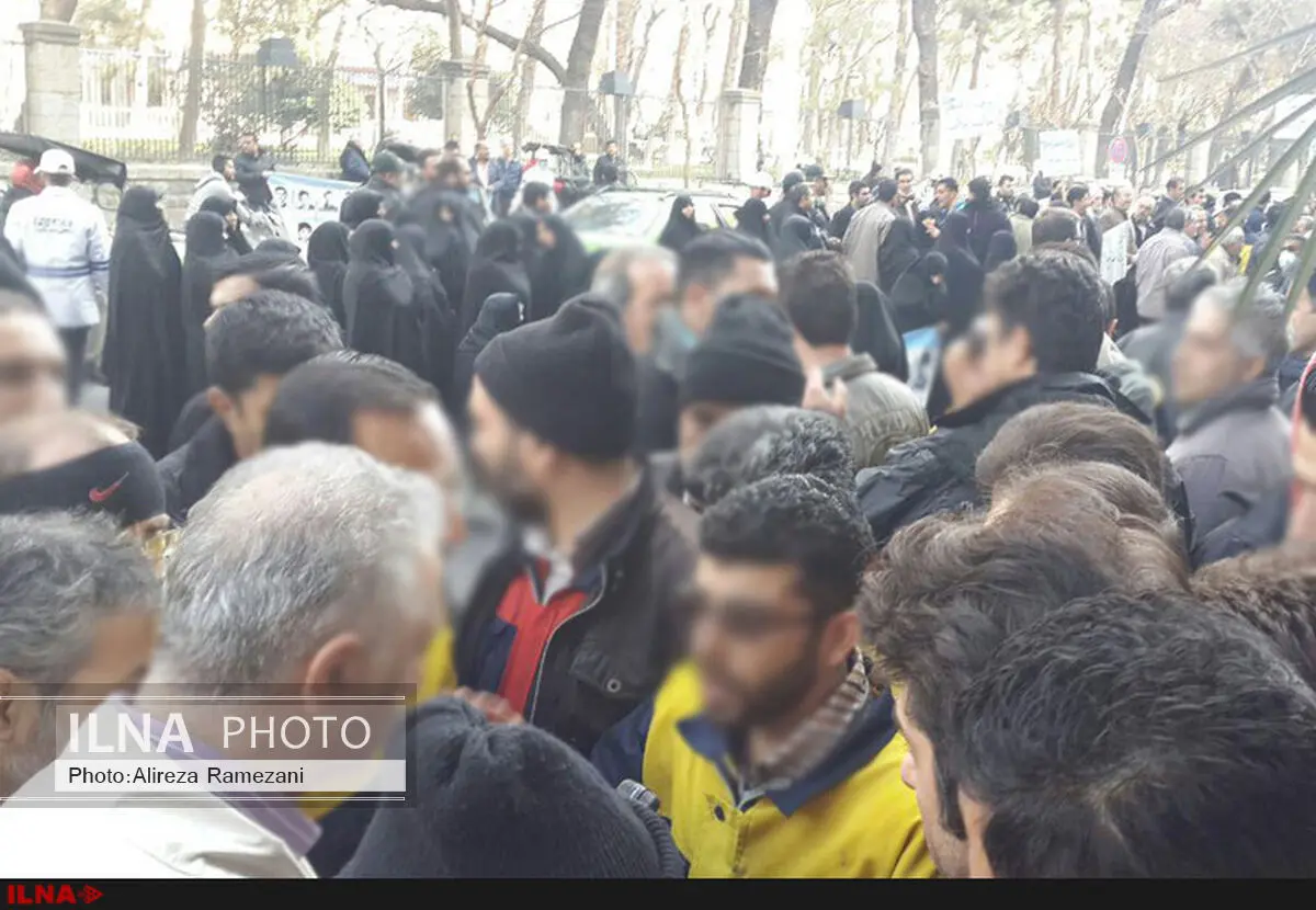 کارگران خدماتی مترو تهران دوباره تجمع کردند 