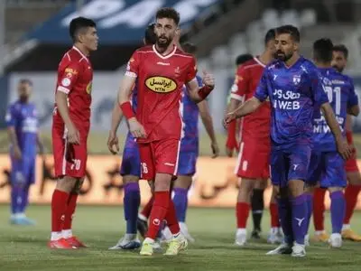 حمله مدافع پرسپولیس به سرمربی هوادار 