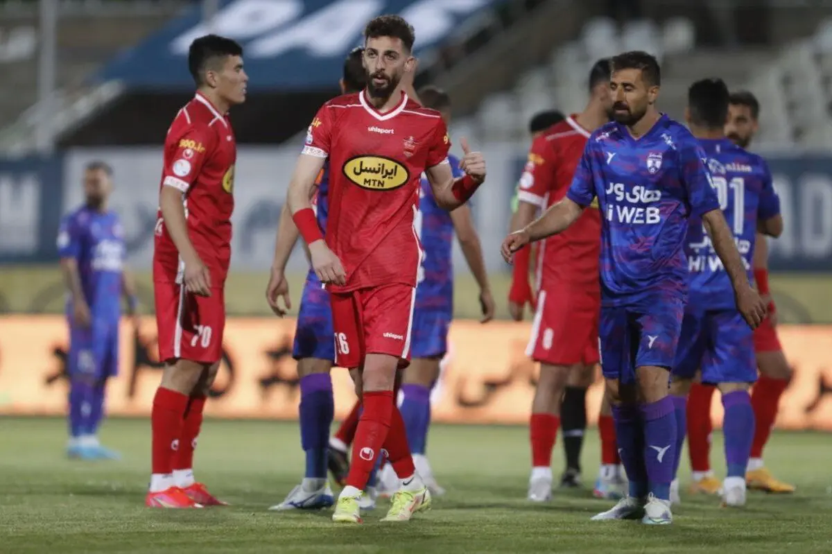 حمله مدافع پرسپولیس به سرمربی هوادار 