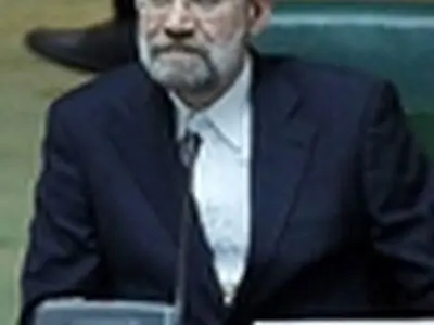 این چه مزخرفی است که پخش می‌کنید
