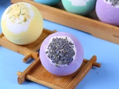 نحوه درست کردن کوکتل پدیکور برای شادابی پوست پا