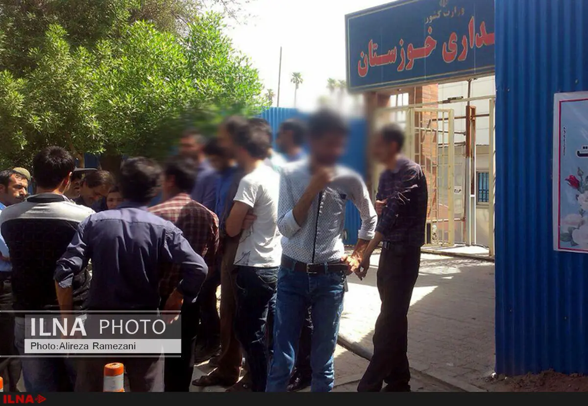 کارگران ساختمانی اهواز مقابل استانداری خوزستان تجمع کردند