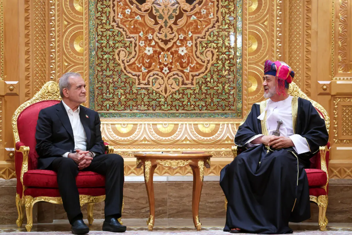 تحکیم روابط دوجانبه، گسترش شراکت اقتصادی، حمایت از آتشبس در غزه و قدردانی از نقش عمان در مذاکرات هستهای