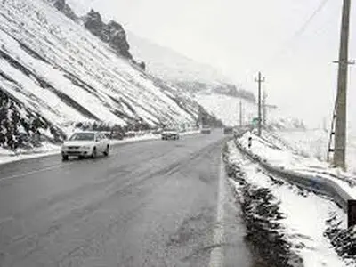 آغاز بارش برف در محورهای چهارمحال و بختیاری