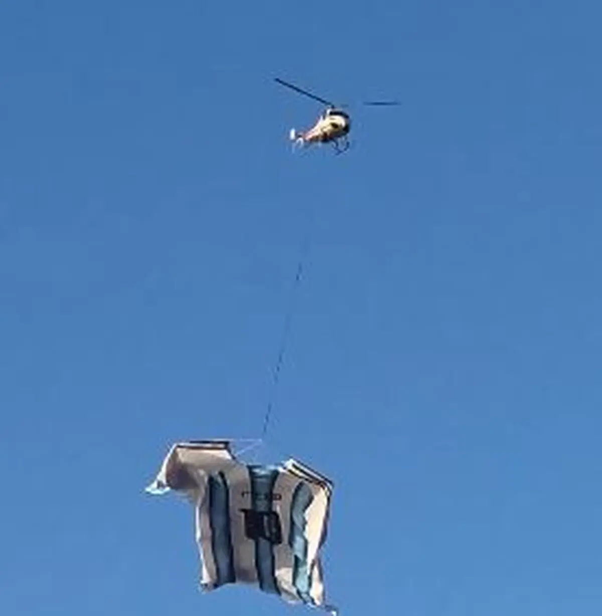 ویدئو: پرواز پیراهن غول‌پیکر فوق‌ستاره بر فراز زادگاه اسطوره با هلیکوپتر