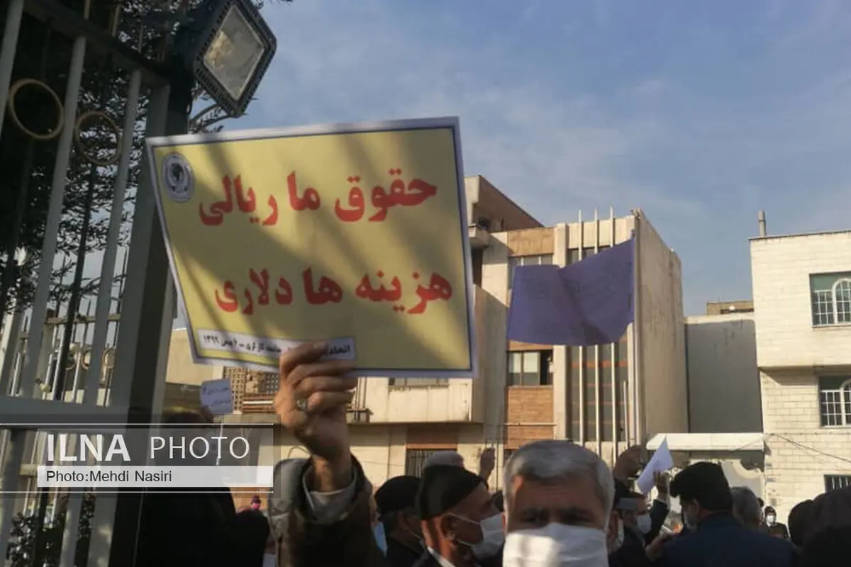 انتقاد از صداوسیما به خاطر عدم پوشش تجمعاتِ بازنشستگان/ چرا پرداخت عیدیِ یک میلیون و ۵۰۰ هزار تومانی را «خبر خوش» اعلام می‌کنند؟!