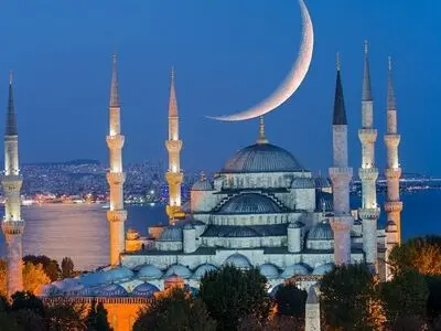 تور کیش برای نوروز به صرفه‌تر است یا تور استانبول؟