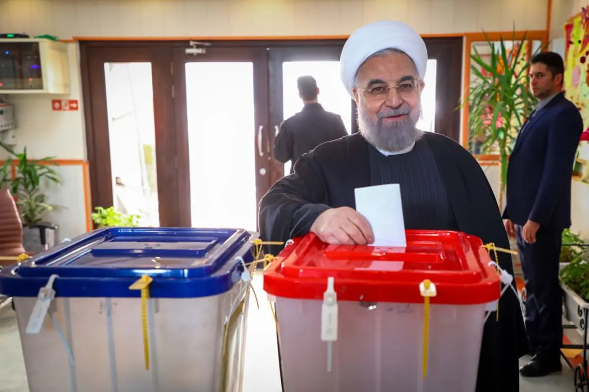روحانی رأی خود را به صندوق انداخت