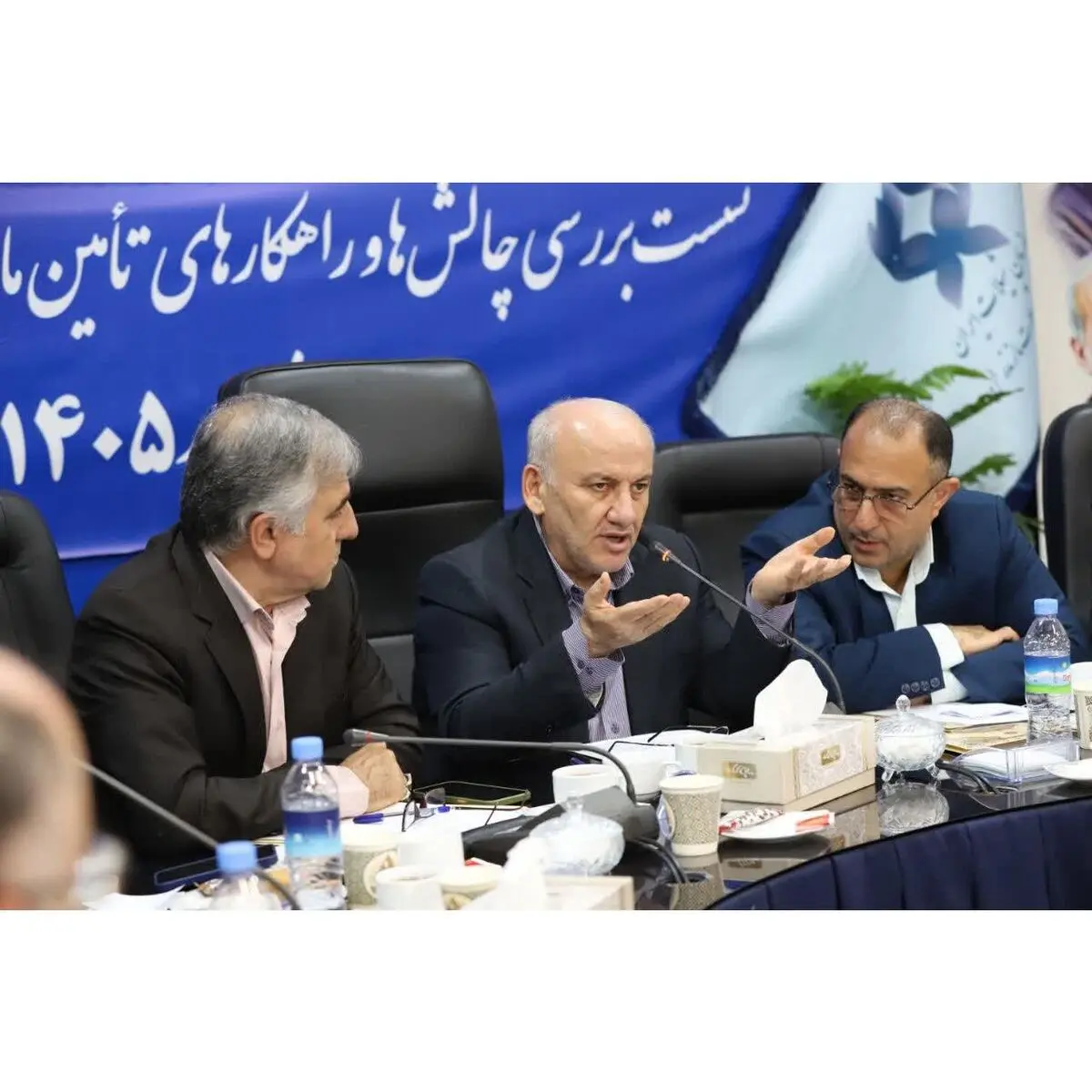 با دریافت کنندگان واحدهای تولیدی که تسهیلات بانکی را جای دیگر مصرف کردند، برخورد قاطع میکنیم