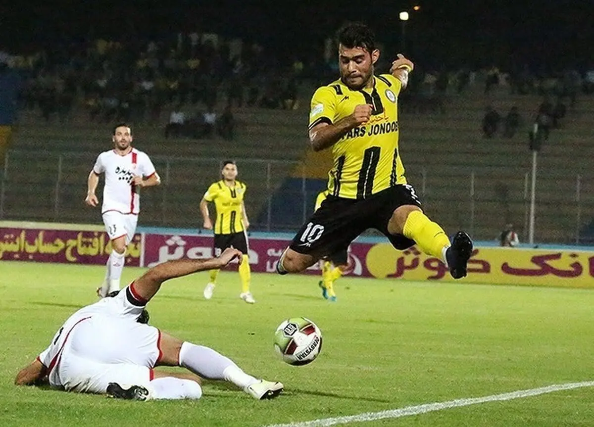 تساوی بدون گل نفت و پارس جم به سود پرسپولیس
