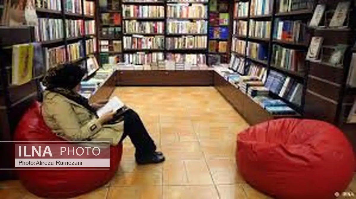 اقبال تهرانی‌ها به نامه‌های احمد شاملو به پسرش 