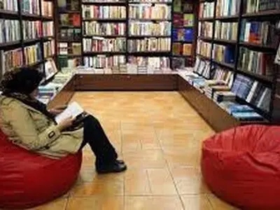 اقبال تهرانی‌ها به نامه‌های احمد شاملو به پسرش 