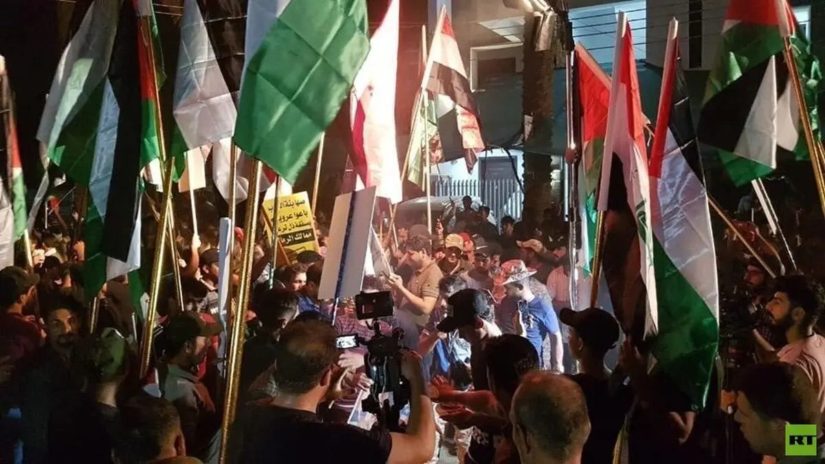 متظاهرون یقتحمون مقر السفارة البحرینیة فی بغداد احتجاجا على "ورشة المنامة"