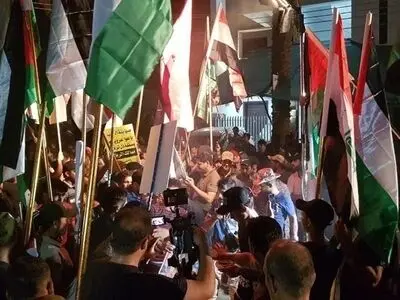 متظاهرون یقتحمون مقر السفارة البحرینیة فی بغداد احتجاجا على "ورشة المنامة"