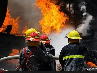 فیلم/حجم آتش سوزی یک واحد تولیدی در شهرک شکوهیه