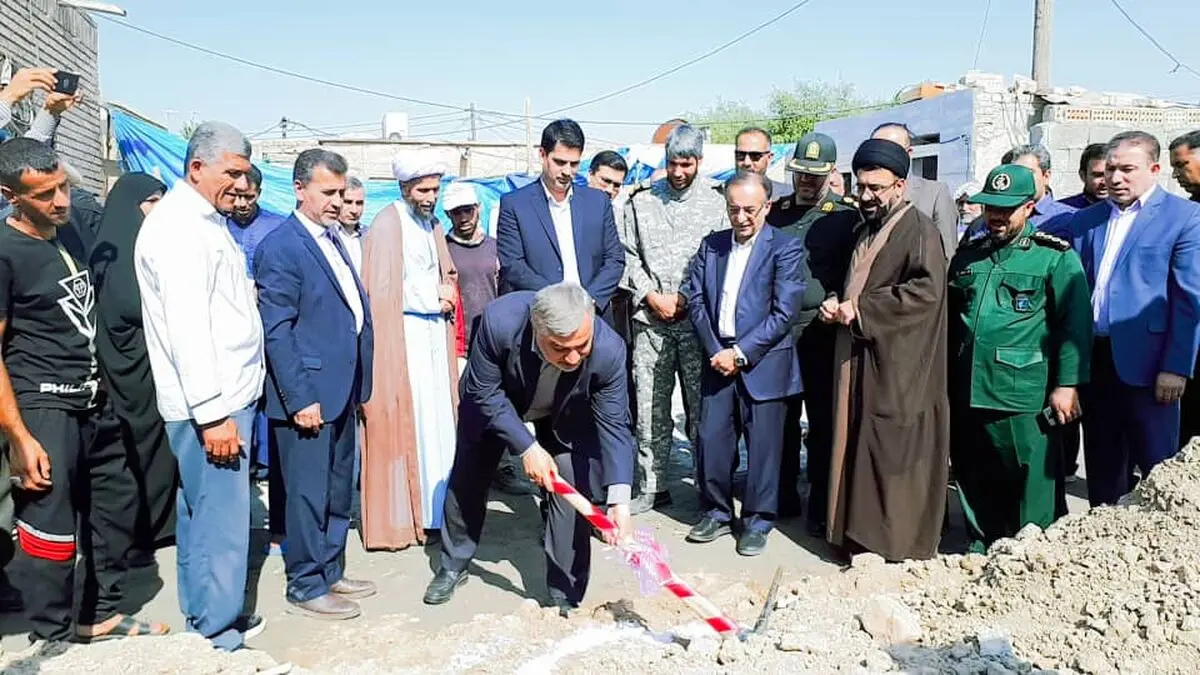 کلنگ احداث ۱۲ واحد مسکونی سیل‌زده مددجویان تحت پوشش کمیته امداد به زمین زده شد/ کمک ۴۰۰ میلیون تومانی کارکنان پزشکی قانونی به سیل زدگان خوزستانی